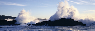 Giant-Crashing-Waves.jpg